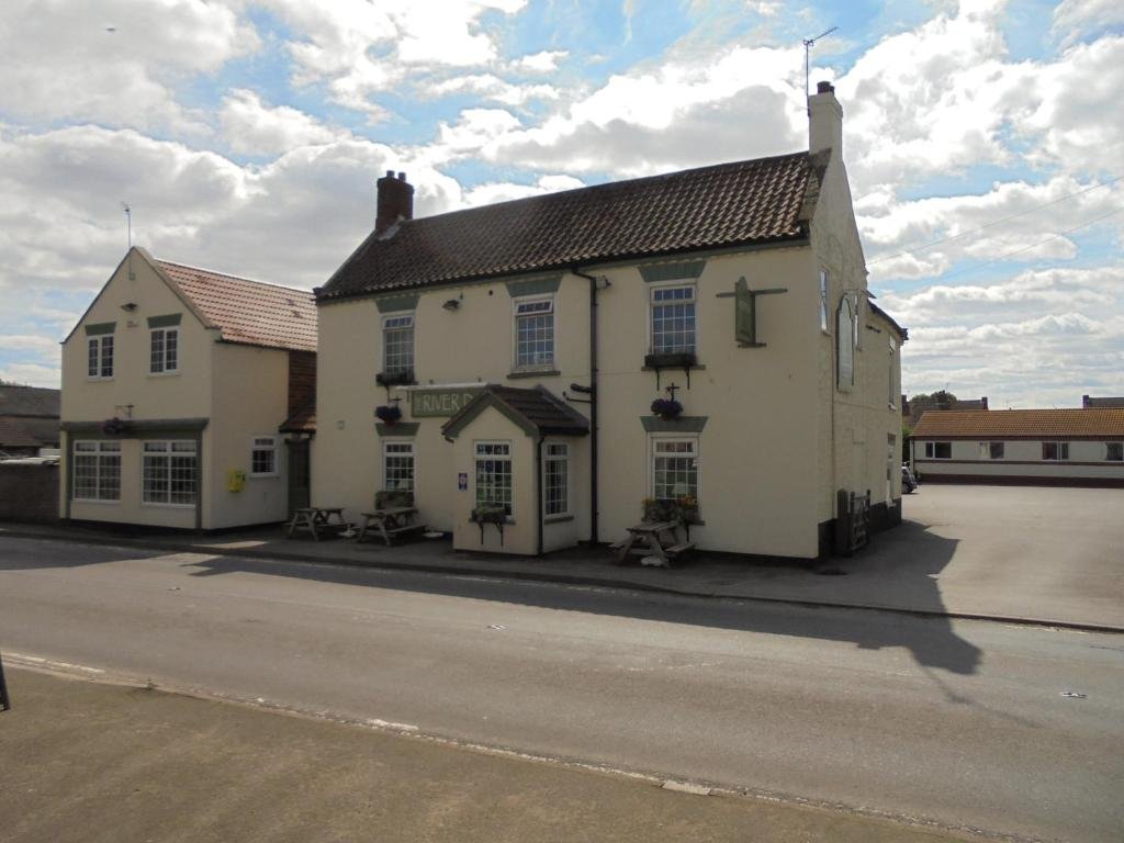 The River Don Tavern and Lodge exterior